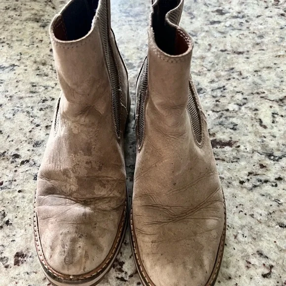 Timberland Tan Ankle Boots with Durable Sole - Picture 2 of 7